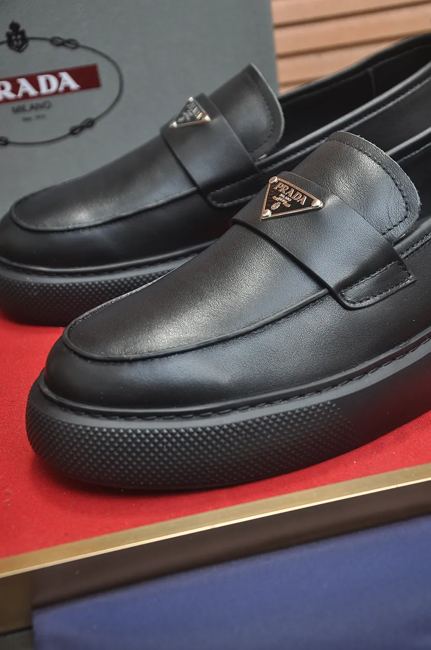 Men's shoes 💰580💶 [PRADA] Top original items, new seasonal styles, high-quality original items, top-grade high-mercerized cowhide combined with original breathable fabric + imported glue, imported stretch fabric inside with original cowhide feet, original thick outsole! Quality guaranteed! Code 38-45 (45 customized)